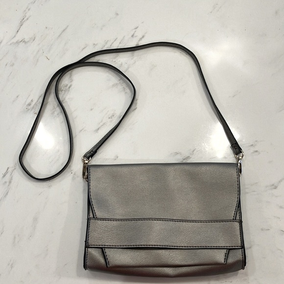 Summer and Rose adjustable handbag purse in pewter crossbody option - Picture 2 of 5